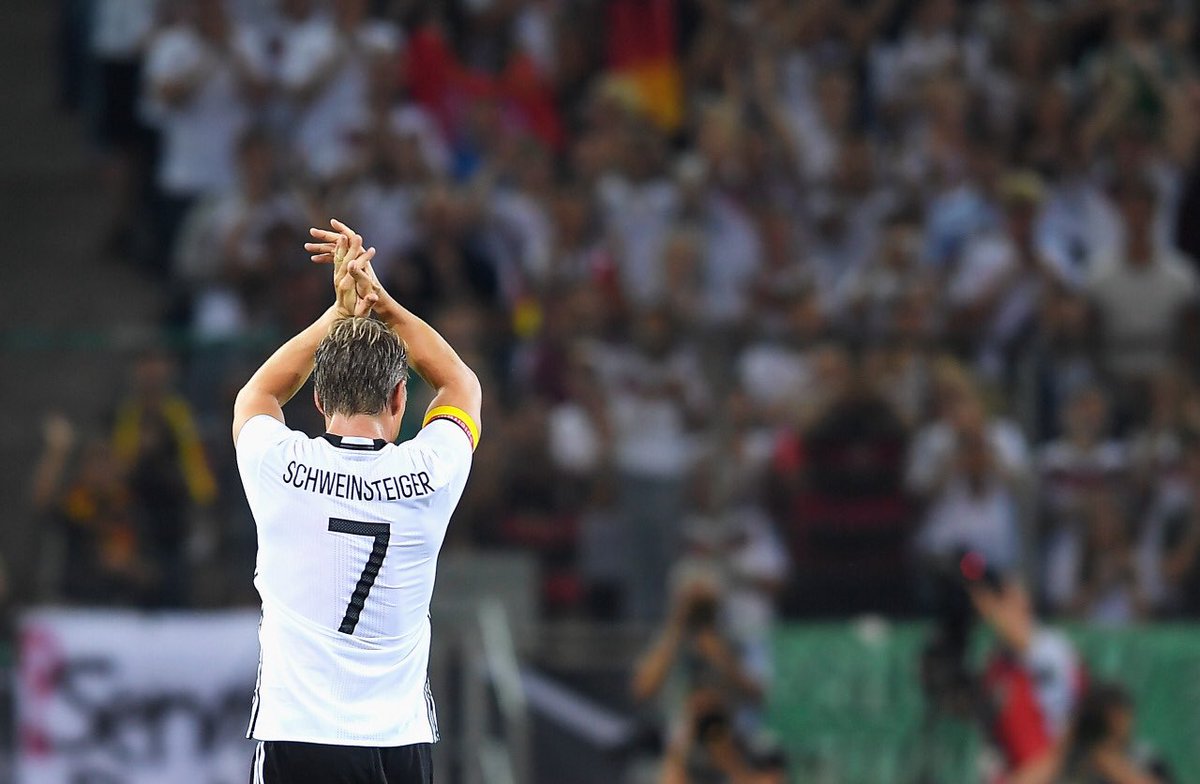 #SeleccionAlemana | Después de 12 años, el capitán Bastian Schweinsteiger renunció al seleccionado teutón.