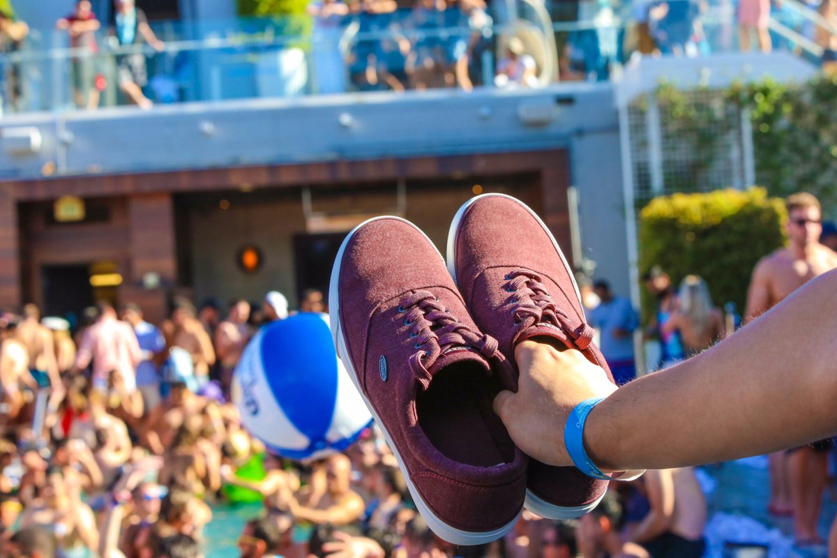 LugzNYC's tweet photo. Lugz making a splash out in LA.
#Lugz #Lugzlifestyle #LAEssentials #BuiltForTheStreets #PoolParty #LosAngeles https://t.co/u2aIpQmziN