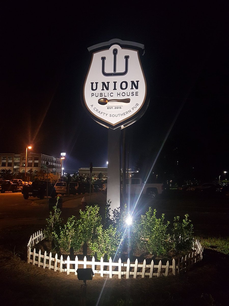 PcolaDowntown's tweet photo. Downtowners, you need to check out @UPHPensacola in @cityofpensacola This place is #Fabulous ! https://t.co/QhpciyJhpP