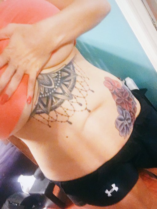 As promised a few rough shots of my new tattoos!!! https://t.co/nzVjxgAYIr