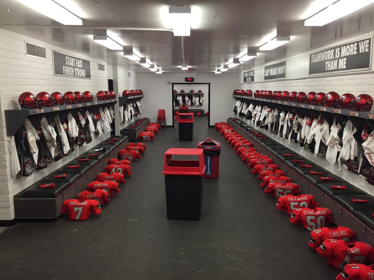 Unlv Equipment On Twitter Locker Room Is All Ready To Go For Tomorrow Let S Start The Season Off With A W Unlvfb
