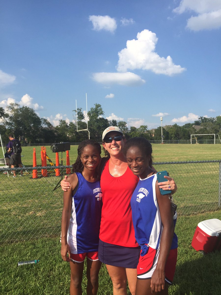 4n4schools's tweet photo. Buttons are bursting-Great Freedom Cross Country Team!@franklinspecial @fssdFMS @fssdFMSsports #Teamwork #FSSDPride https://t.co/tiazmBJjR9