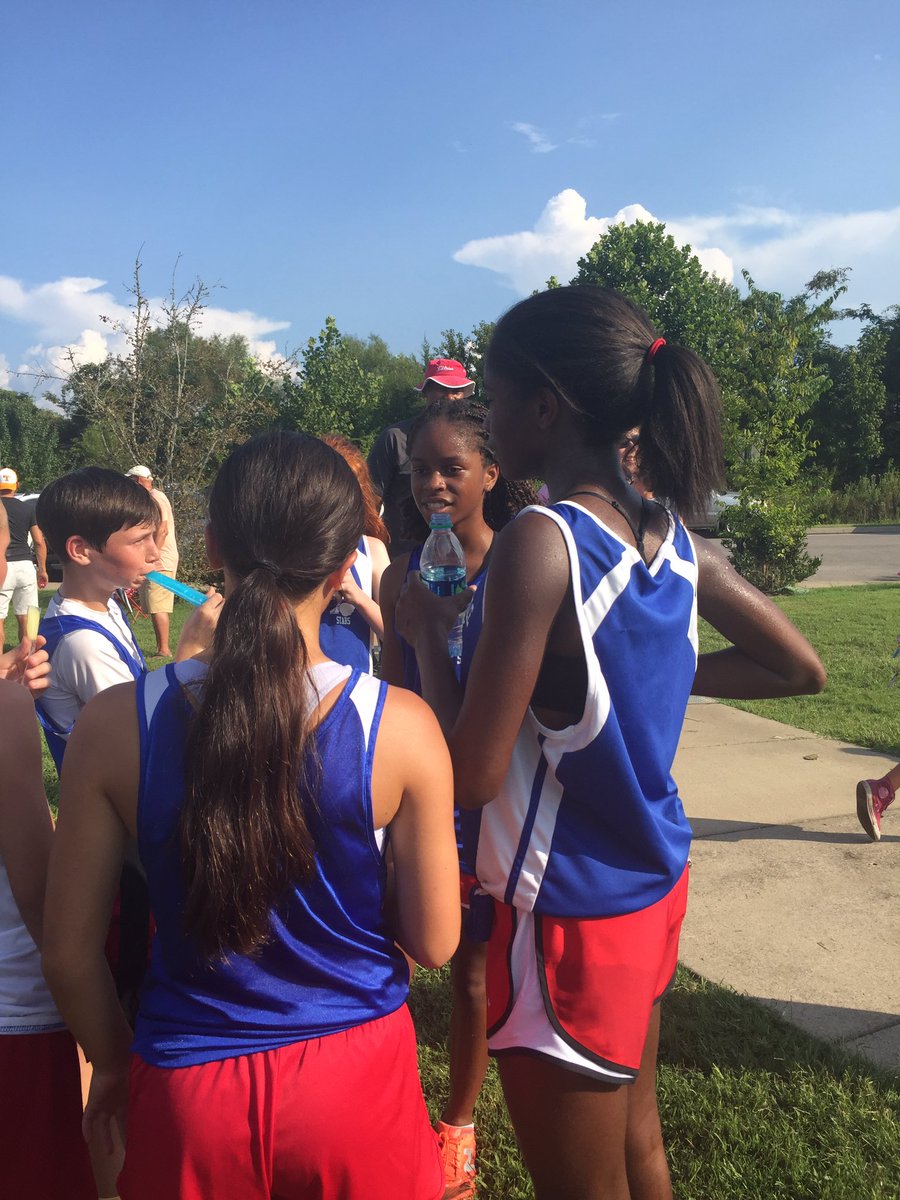 4n4schools's tweet photo. Buttons are bursting-Great Freedom Cross Country Team!@franklinspecial @fssdFMS @fssdFMSsports #Teamwork #FSSDPride https://t.co/tiazmBJjR9