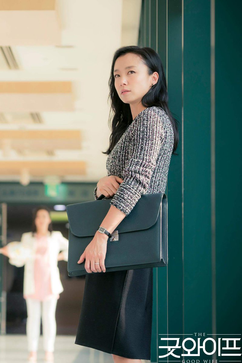 지금 <굿와이프> 공식 페북에서는 혜경이 미공개 사진 대방출 중! http://facebook.com/tvngoodwife #tvN #금토드라마 #굿와이프 #전도연Translate post