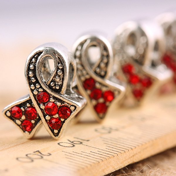 1 September 2016 - #UTT Universal Test and Treat 👉 HIV treatment recommended for all people living with #HIV in SA