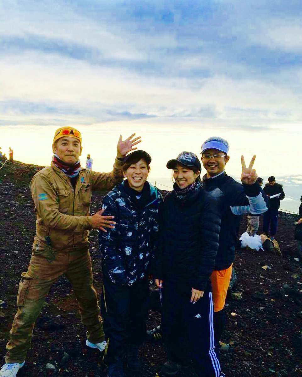 Miyuki Fujii 5合目で出会った方々と一緒に山頂まで登りましたp Q 私達は山ガールとずっと呼ばれてました 笑 登山 富士山 富士登山 山ガール 山頂 頂上 山での出会い Happy Excited