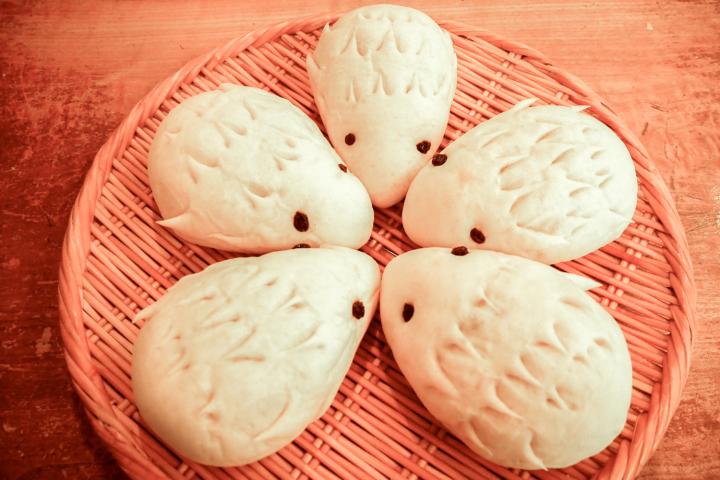 西荻窪で人気を集める、ちいさなパン屋さんをご紹介♪ ハリネズミの形