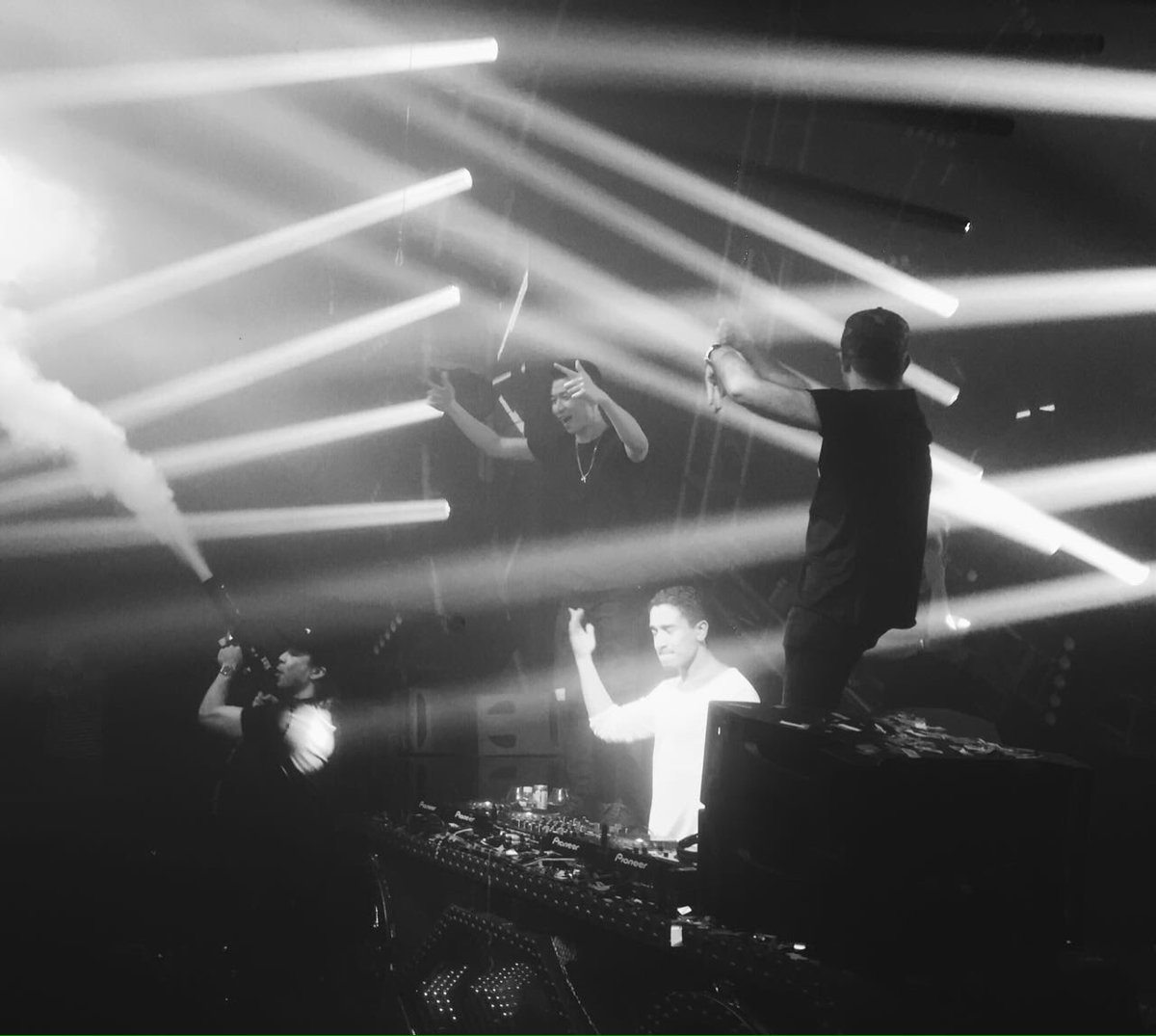 manseofficial's tweet image. Teamwork at Grammy, Foshan. @joeydalemusic @GOLDFISH_MYS @blink_mys WHAT A NIGHT 🔥 @RevealedRec