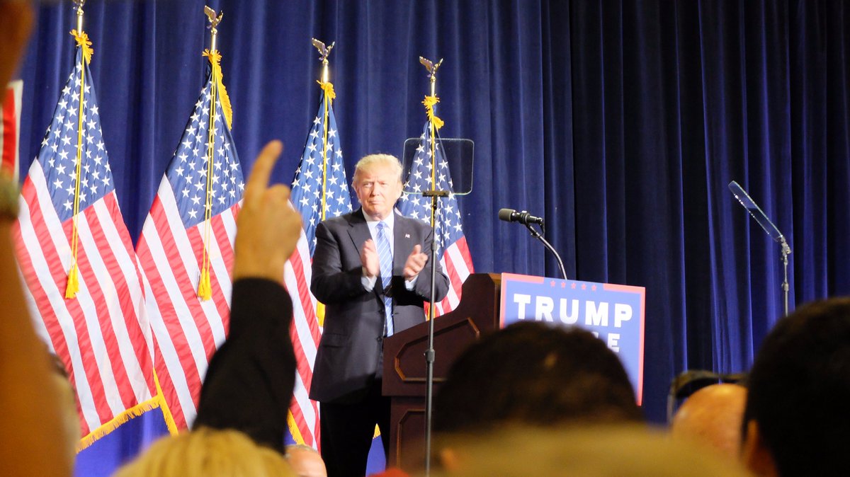 lpashkou's tweet photo. "Build the wall!!!" - the crowd chanted. #TrumpAZ #TrumpinPhoenix https://t.co/SyI4U3503i