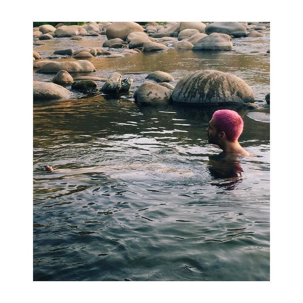 tokiohotel's tweet photo. cotton candy dreams and cotton candy hair #thisiswhereispendmybirthday https://t.co/ptArJkh6iQ https://t.co/fyAgaserfd