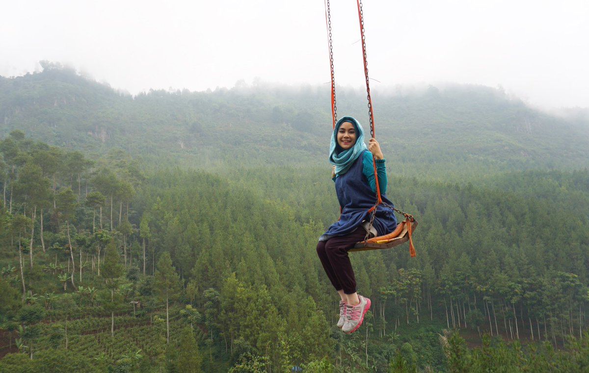AnisaRahma_Adi's tweet photo. Jalan2 di The Lodge Maribaya.. See more pics on Migme https://t.co/EPPuVPIMO9 https://t.co/N3P4KNcjFa