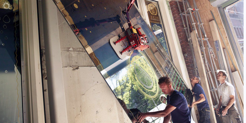 Bouw_Uitvoering's tweet photo. #Glasrobot plaatst spiegels #Beurspassage Amsterdam @Bouwinvest https://t.co/WWYidmtn5T https://t.co/Y52hiE2kUz https://t.co/XwzyZqGgrv