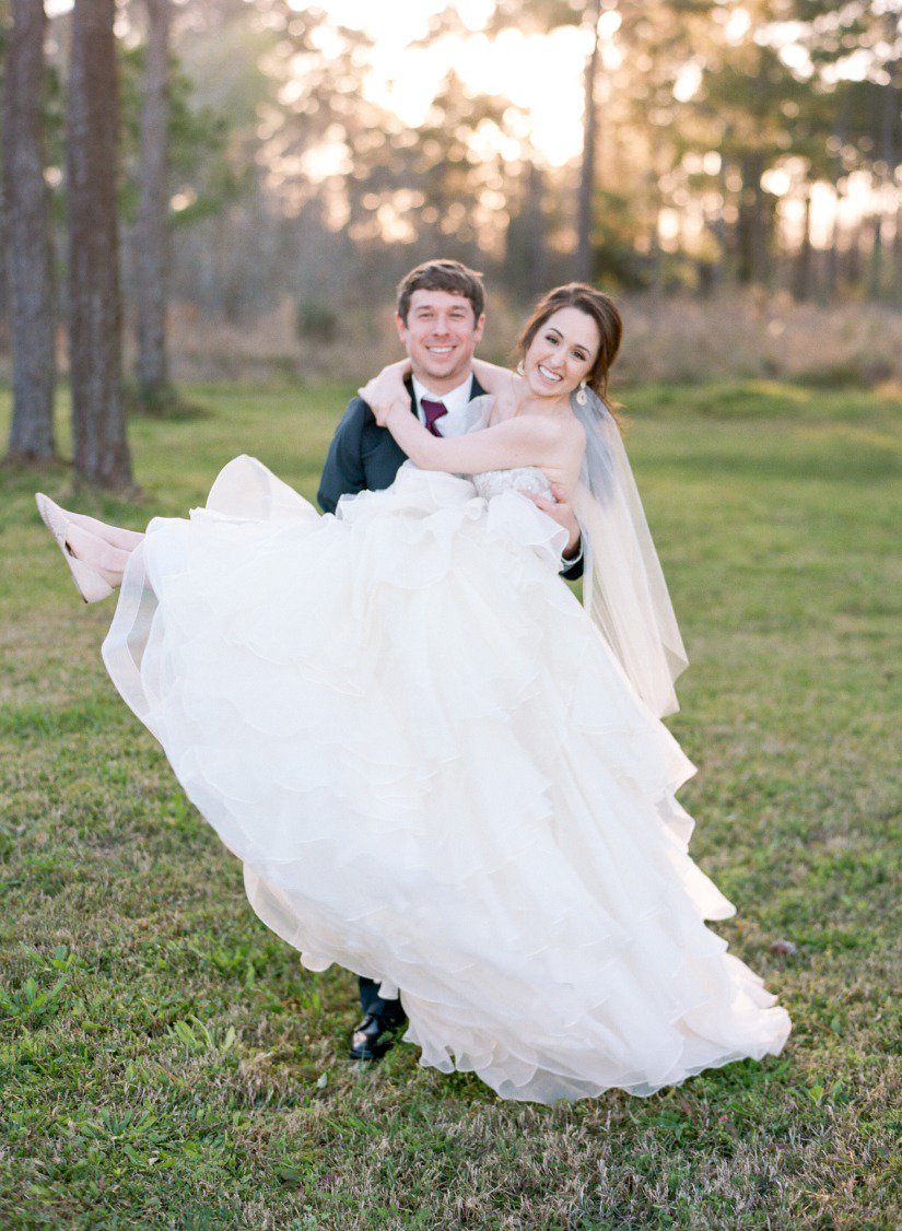 weddingchicks's tweet photo. Chic Maroon and Gold Texas Wedding https://t.co/ZhetKvoMwT https://t.co/vg4adfL8vo