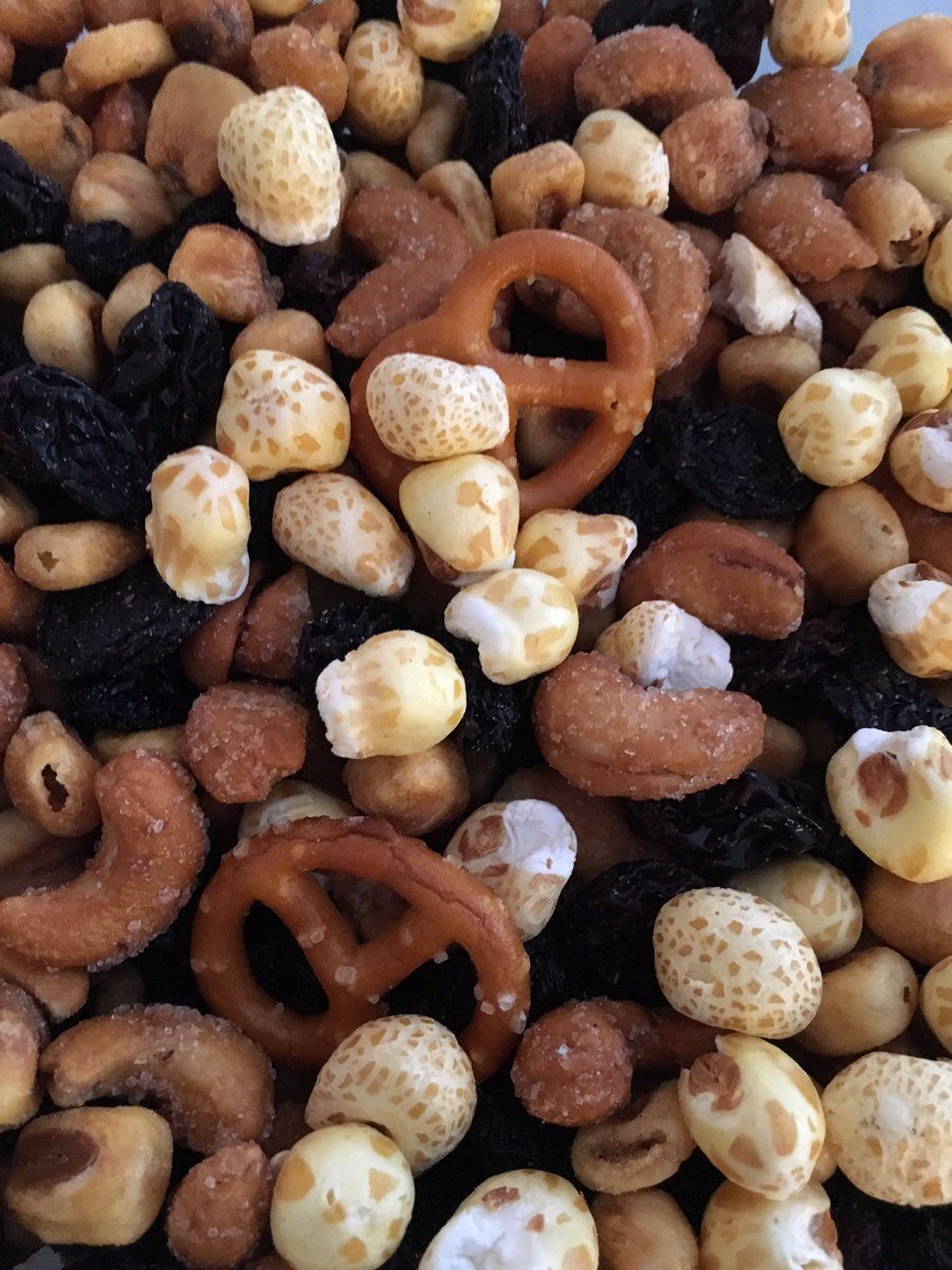 MIXTsnacks's tweet photo. You can mix it up in the air or crunch on the land. Trail mixes, fruit and nut bars #AllMixtUp https://t.co/Sqf38vyzsA