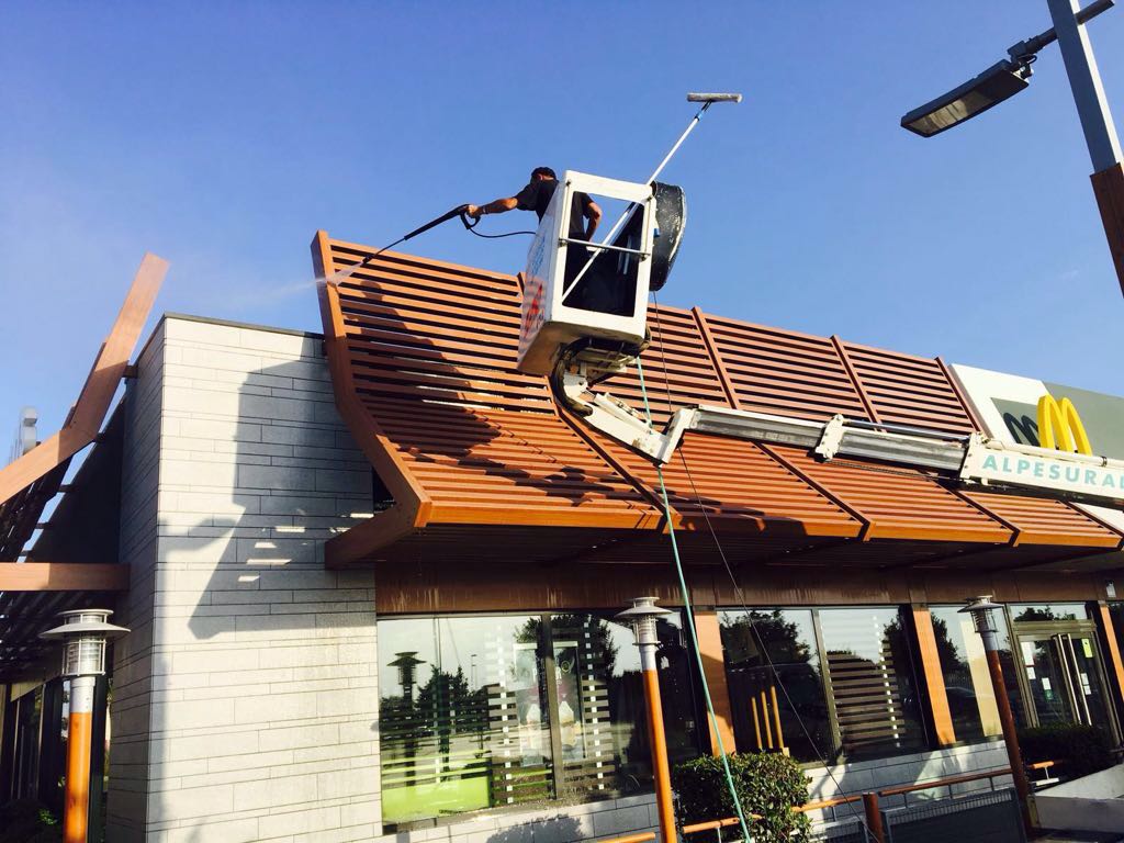 reymaprot's tweet image. 📷 Mantenimiento y limpieza de fachada en altura para McDonals Ciudad de la Imagen (Sevilla)
reymaprot.es