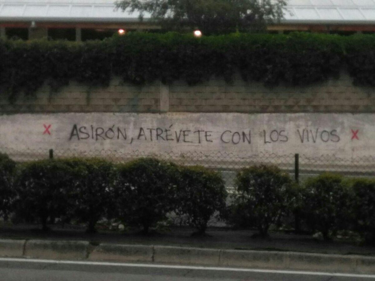 AhotsaInfo's tweet photo. Parece que a algunos trasnochados no les ha gustado la decisión de exhumar a Mola y Sanjurjo... #AsironConLosVivos https://t.co/jHim0fzkhM