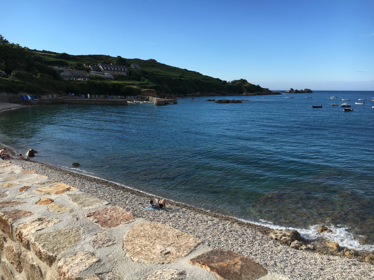 Un week-end sportif dans la Manche, ça vous dit ? Découvrez les aventures de @Camille_Pic dans le Cotentin ! 🌊 🚴 🌞