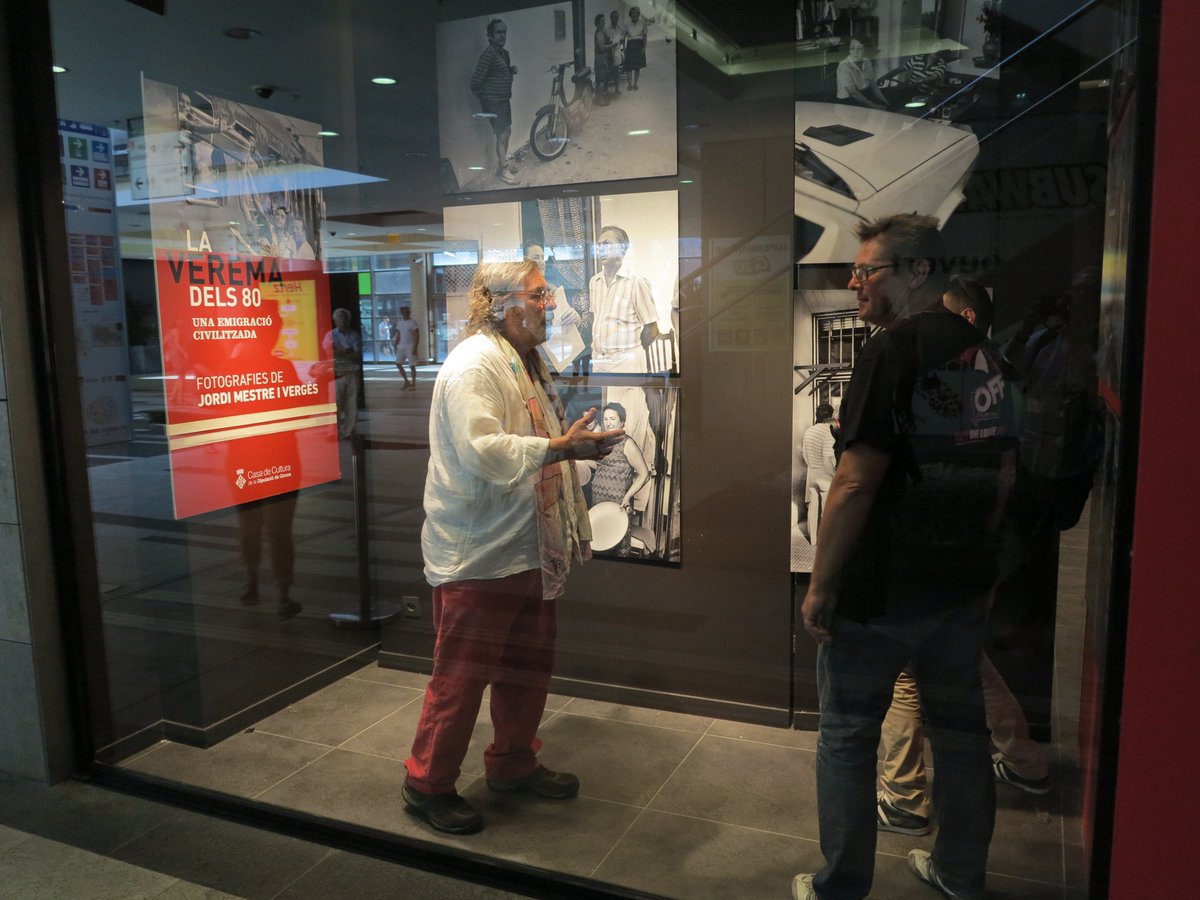 casadeculturagi's tweet photo. Fins el 10 de setembre visita "La verema dels 80" a l'estació de Perpinyà dins el festival #visaoff #visa2016 https://t.co/N9yZQIYuU0