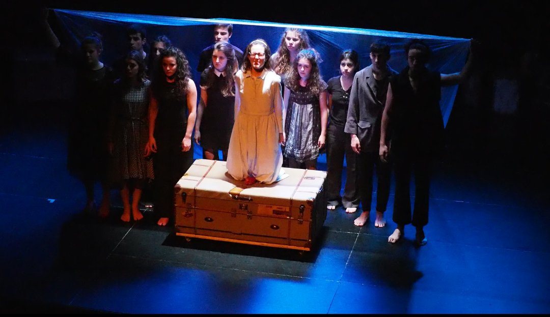 c_otromundo's tweet image. Se acaba el verano y volvemos a los escenarios con "Azul" en @entnae Os esperamos a todos el viernes 9 a las 21:00