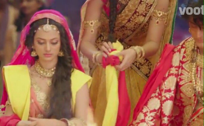 ipekkryl's tweet photo. RT @KajolFctm: Captures .#KajolasDevi #Devi #Cas @kajolsrivastav1 @Ashoka_Colors @Momokideewani https://t.co/yk6WX8LuCz