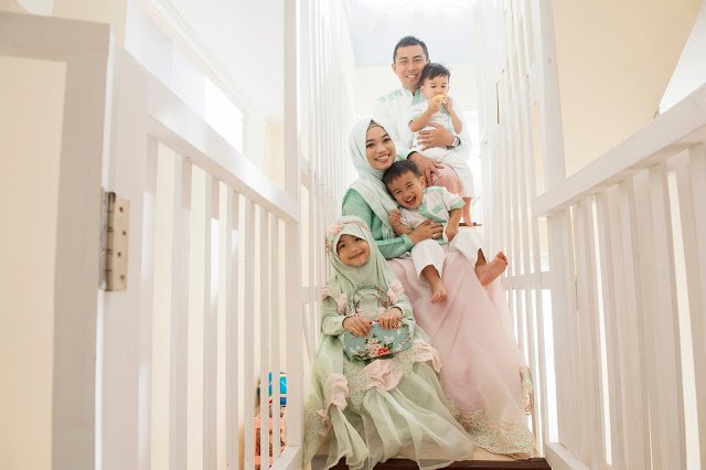 Pengen buat seragam unyu kayak gini..
Sayang, kayaknya mbak2 q ga mau.. :'(