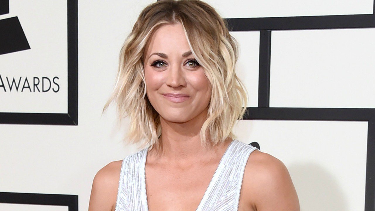 Entertainment Tonight On Twitter Kaley Cuoco Exposes Her Bare Breast