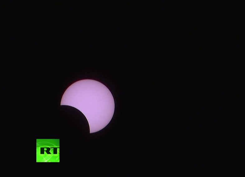 WATCH LIVE: Annular #solareclipse over Reunion Island facebook.com/RTnews/videos/… rt.com/on-air/357851-…