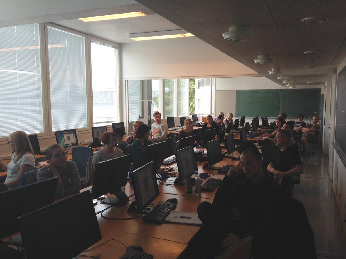 andyroyle_pwrc's tweet image. a great group of students at #FinlandSCRworkshop with @Fuller_Lab #spatialcapturerecapture