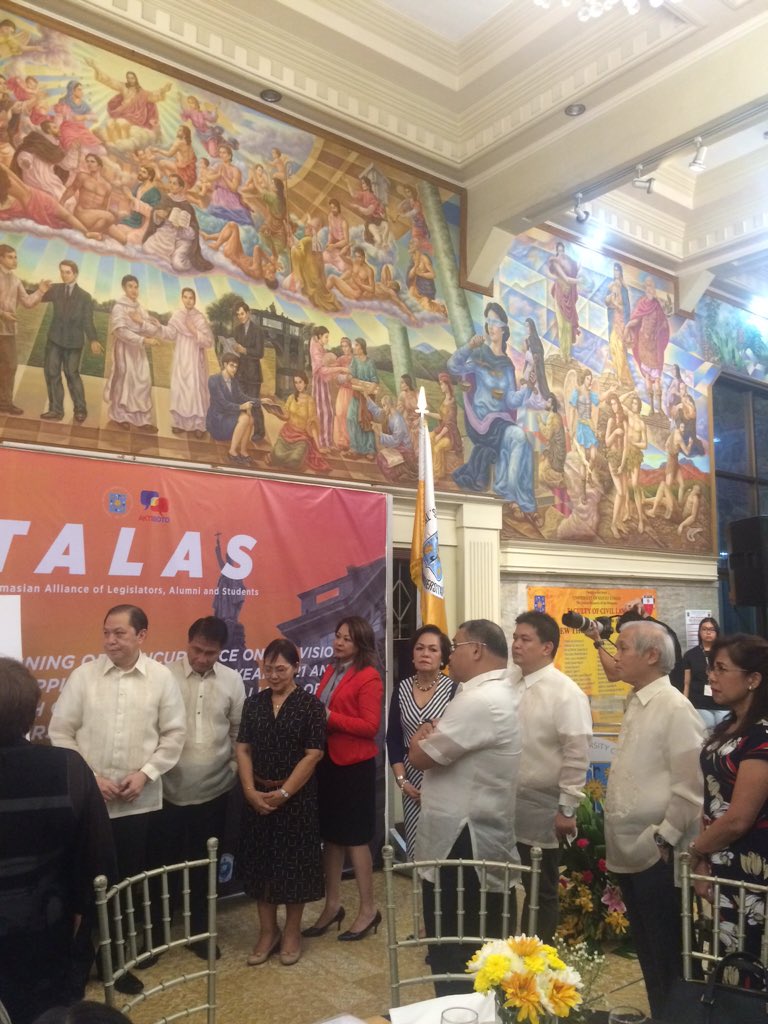 The presidents of the alumni associations are now on stage to sign. #USTTALASLaunch