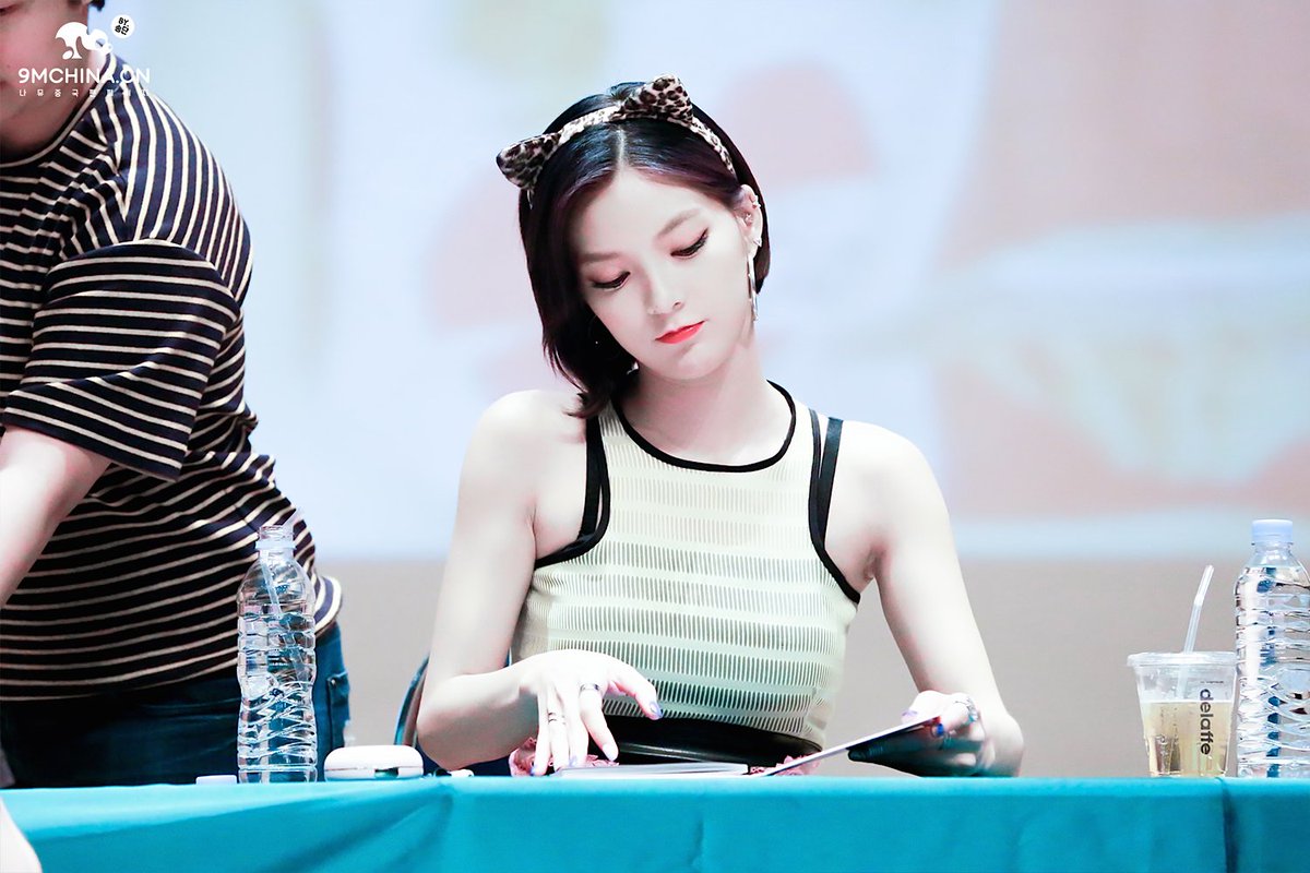 160828 수원 팬사인회 #나인뮤지스A #소진 직찍(11P)
#잘생긴_걸그룹_대회 
9mchina.tistory.com/15