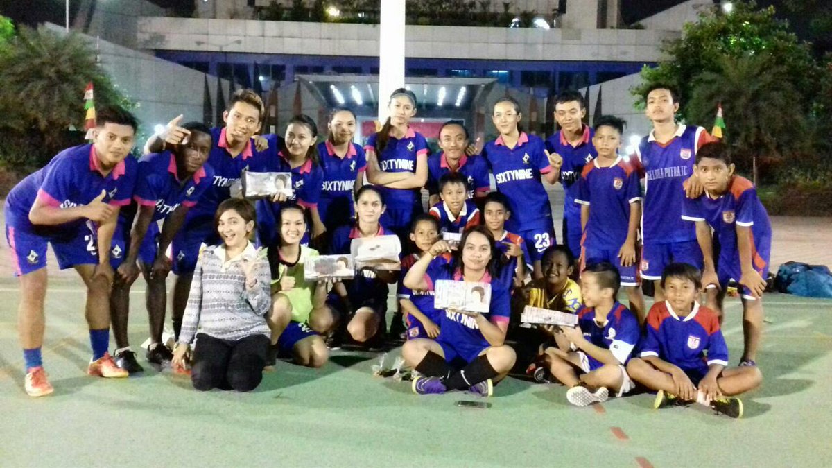 Terimakasih kak della yg udah ngasih kita martabak utk latihan mlm ini. Sukses utk Martabak Fidel-nya 🙏🏻⚽️ #jkt69fc