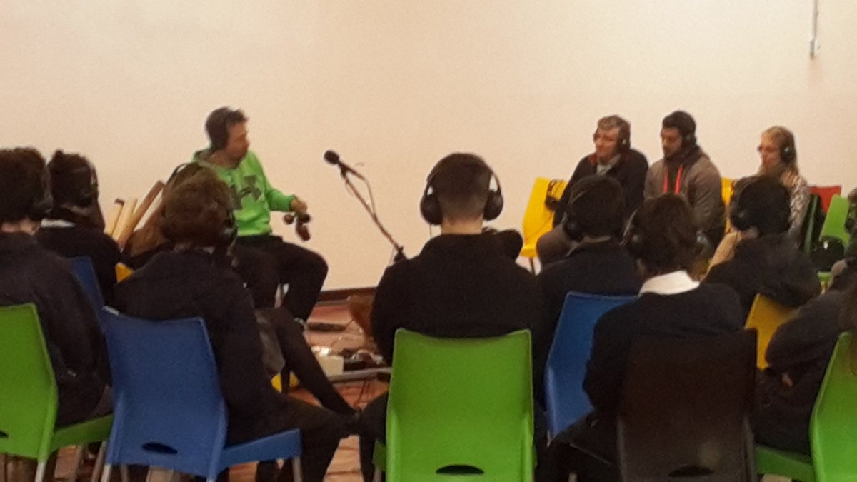 MaristaZorrilla's tweet photo. Durante tres días, todos los alumnos de #CicloBásico disfrutando de #NicolásArnicho y su fantástico #Superplugged https://t.co/MFdN3FkpTW