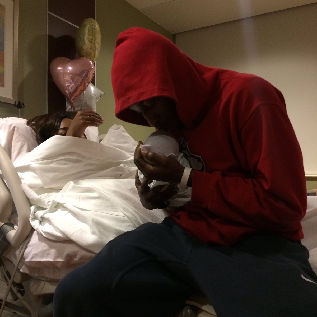 AlmightyStiffy_'s tweet image. NO GREATER FEELIN😩. WELCOME TO MY WORLD BABY GIRL DADDY LOVES YOU. 😘😍♥️👶🏾 MIA ELIZABETH BROOKS #9116