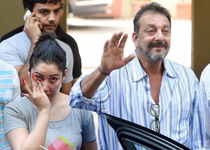 news24tvchannel's tweet photo. संजू बाबा ने पहली बार बताया, जेल में क्या-क्या किया #SanjayDutt #SpentTime #Prison https://t.co/jthaIcb242 https://t.co/9Jbd5gaDUh