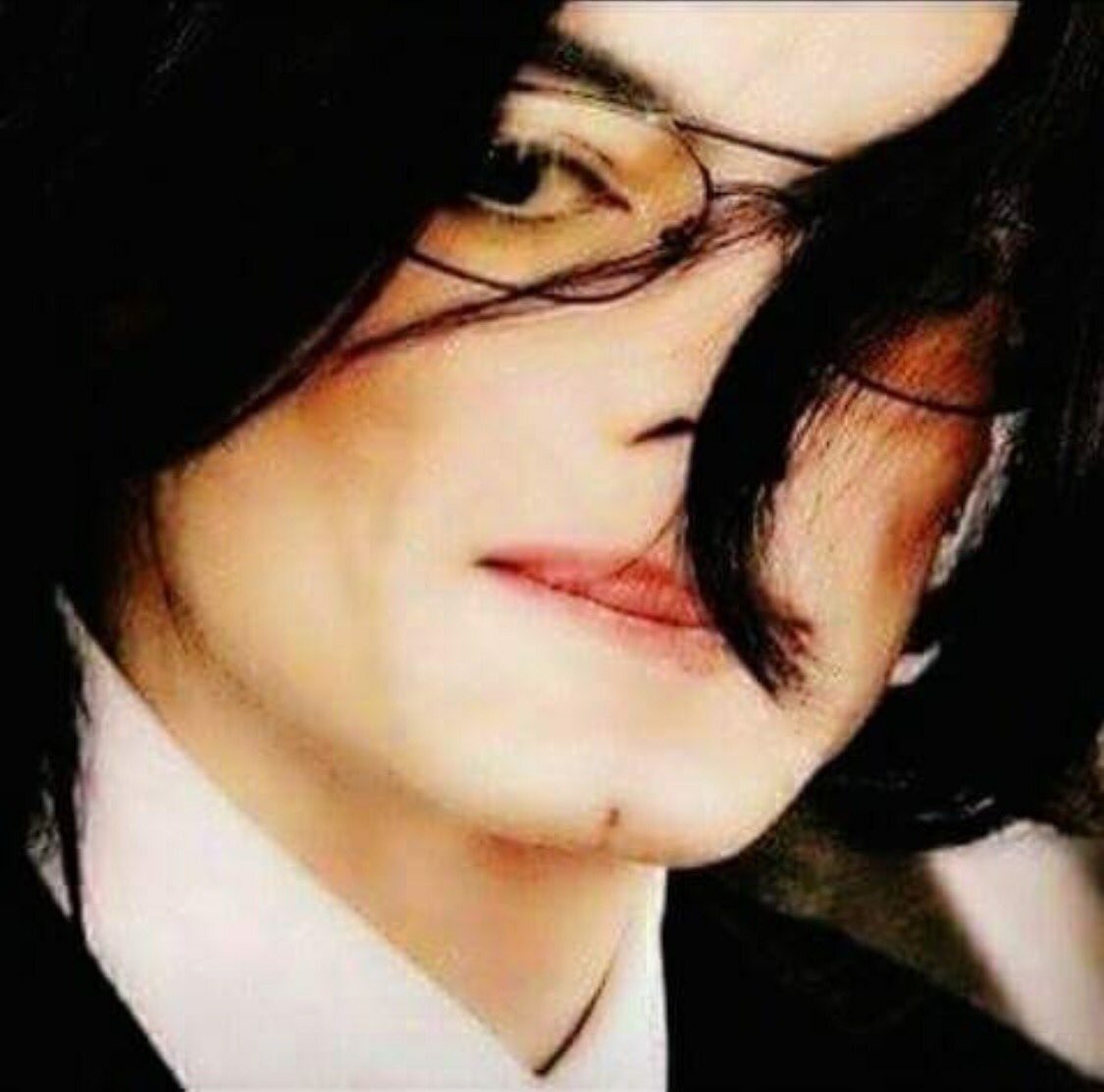 whatcanigive's tweet photo. #RealMJ. All MJ tryed to do was to make the world a better place for you and for me. https://t.co/3tO1ZN2R2v