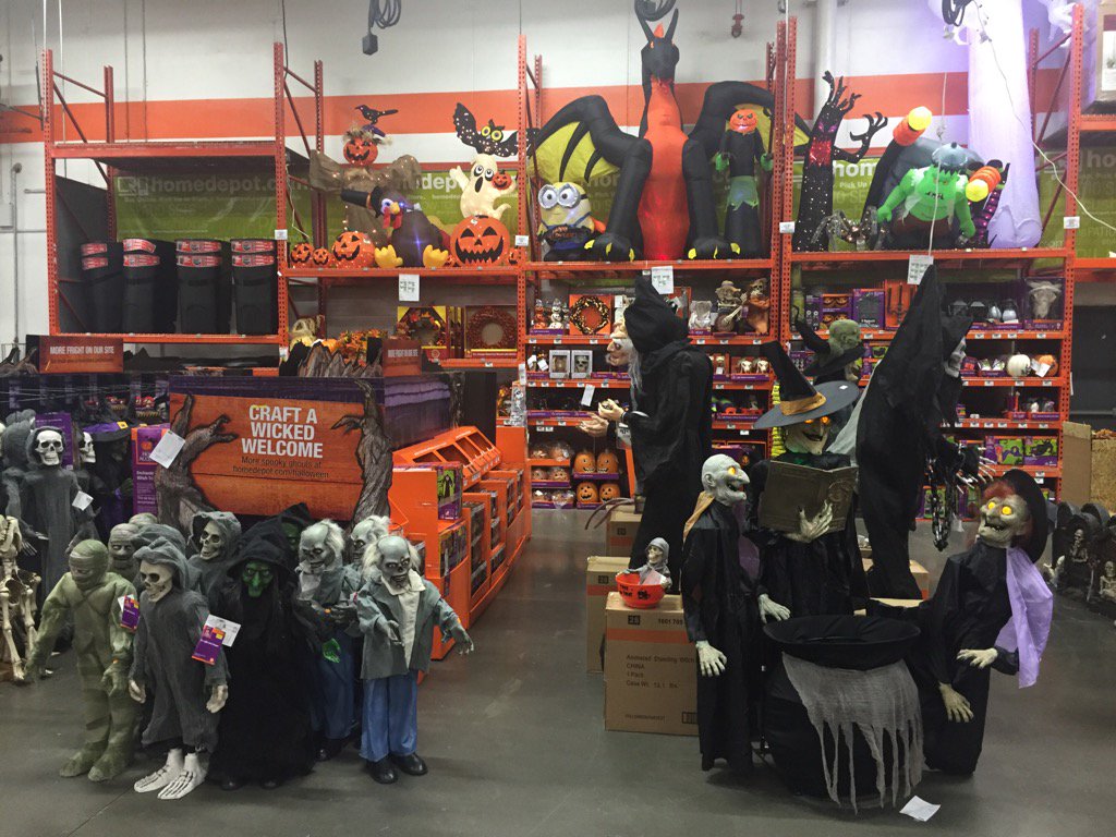 Jimzimmer4James's tweet photo. 1249 is ready for Halloween thank you met team. https://t.co/RbnGhCZcNi