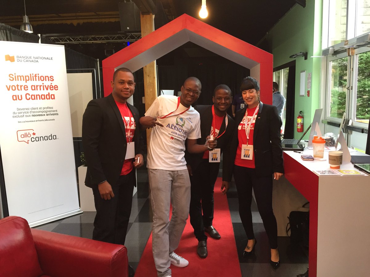 belle gang à la #JourneeKiosque de <a href="/umoncton/">UMoncton</a> avec notre partenaire l'<a href="/aeeicum/">Aééicum Live</a>