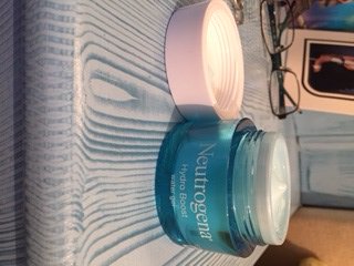 nr4386's tweet photo. Read my review of NEUTROGENA Hydro Boost: https://t.co/F8avZjIpfu. I tried it free (or with a discount). https://t.co/IVXDpMN0RI
