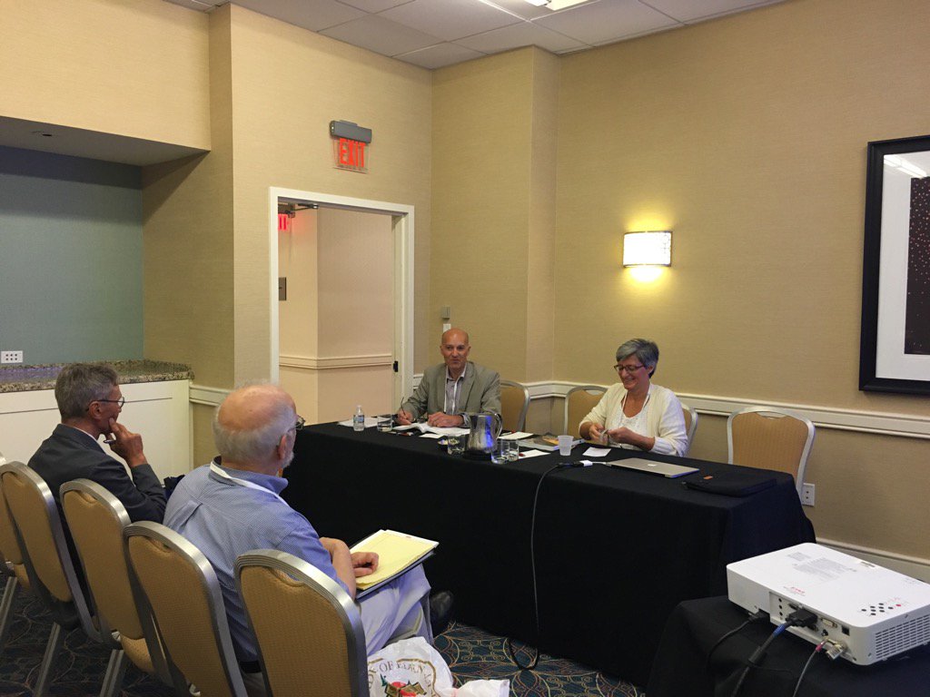 Laura_Polverari's tweet photo. Simona Piattoni presenting about #Renzi govt performance in 2015 #APSA2016 #CONGRIPS https://t.co/LI7Jq5x2d1