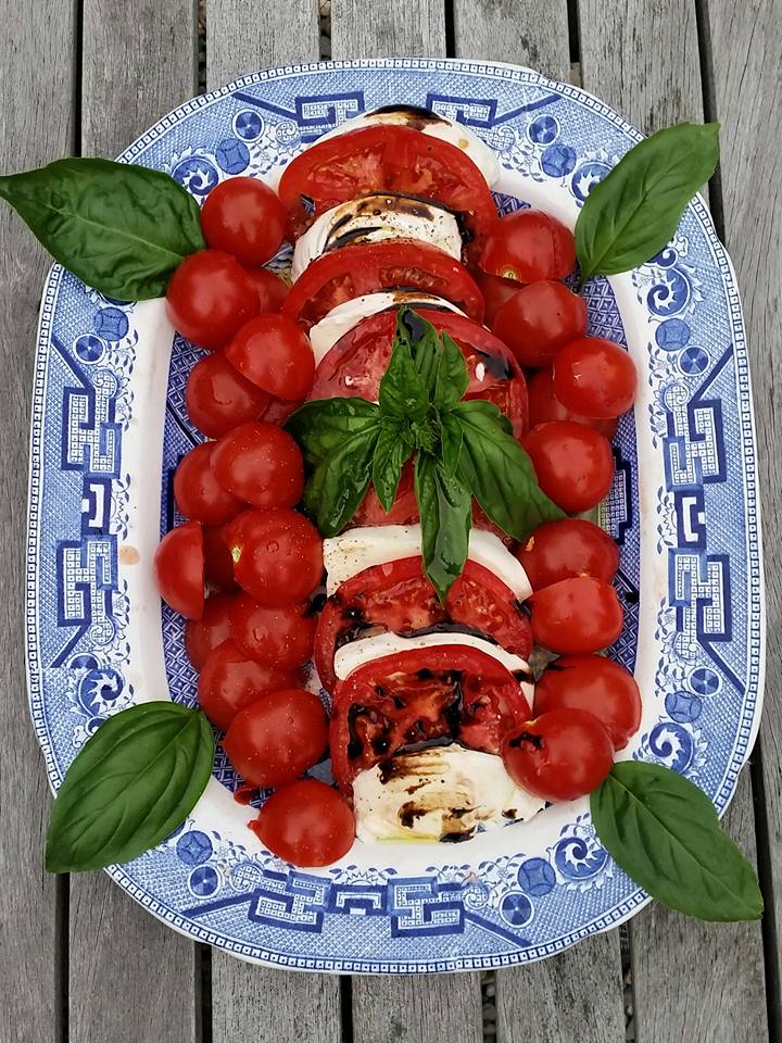 #LaborDay #BBQ is better with local cheese and #growyourown #salads <a href="/WolfMeadowFarm/">Wolf Meadow Farm</a> <a href="/TowerGarden/">Tower Garden</a>