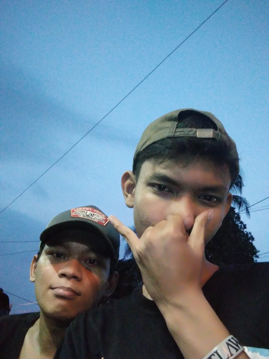 frhnn501's tweet photo. Bareng yang punya kr @pungkykr  wkwkw https://t.co/d5rwjtROcB