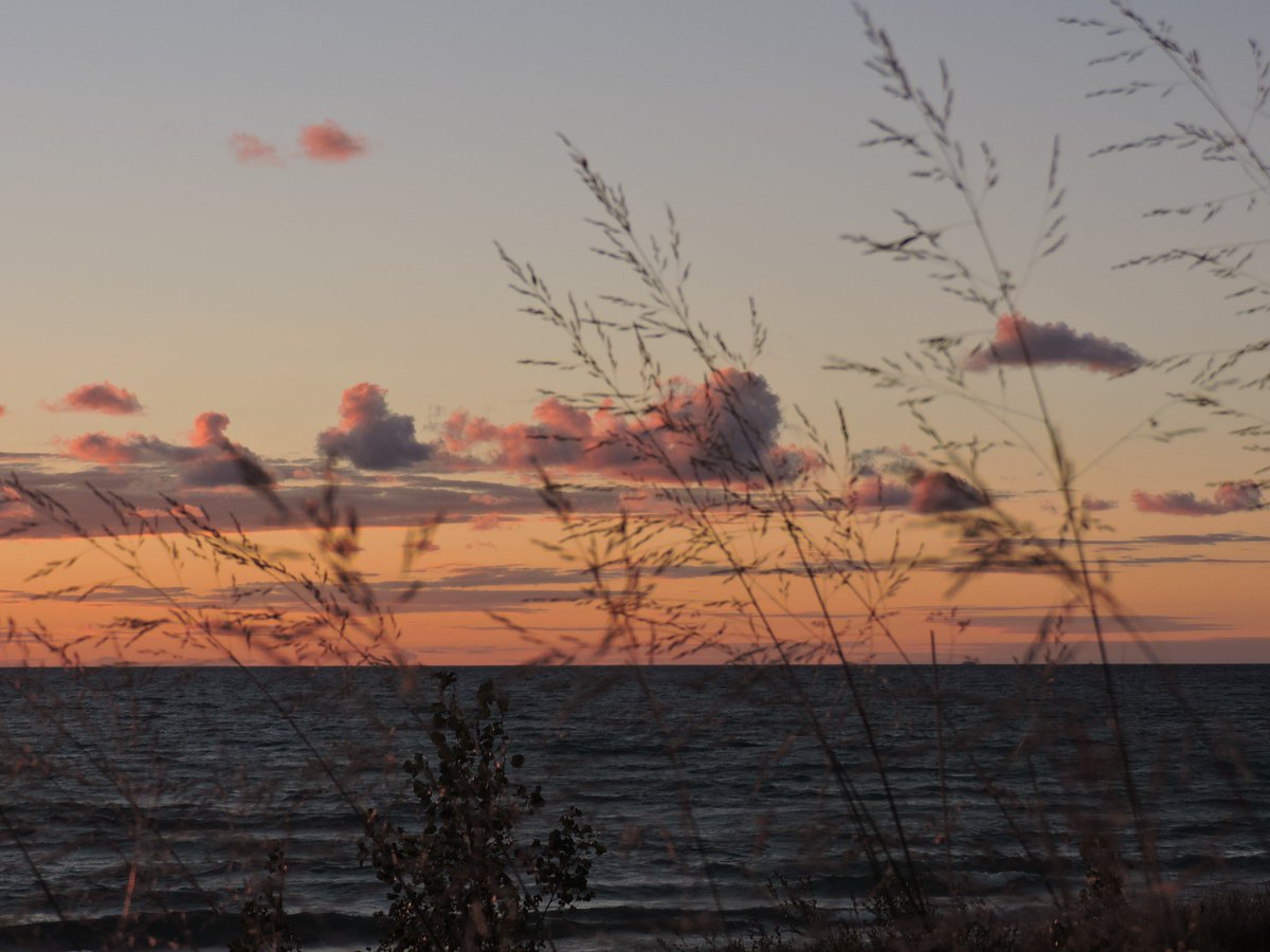 skipper99g's tweet photo. A Lake Michigan sunset from Little Point Sable. https://t.co/s0rNgfwH7C