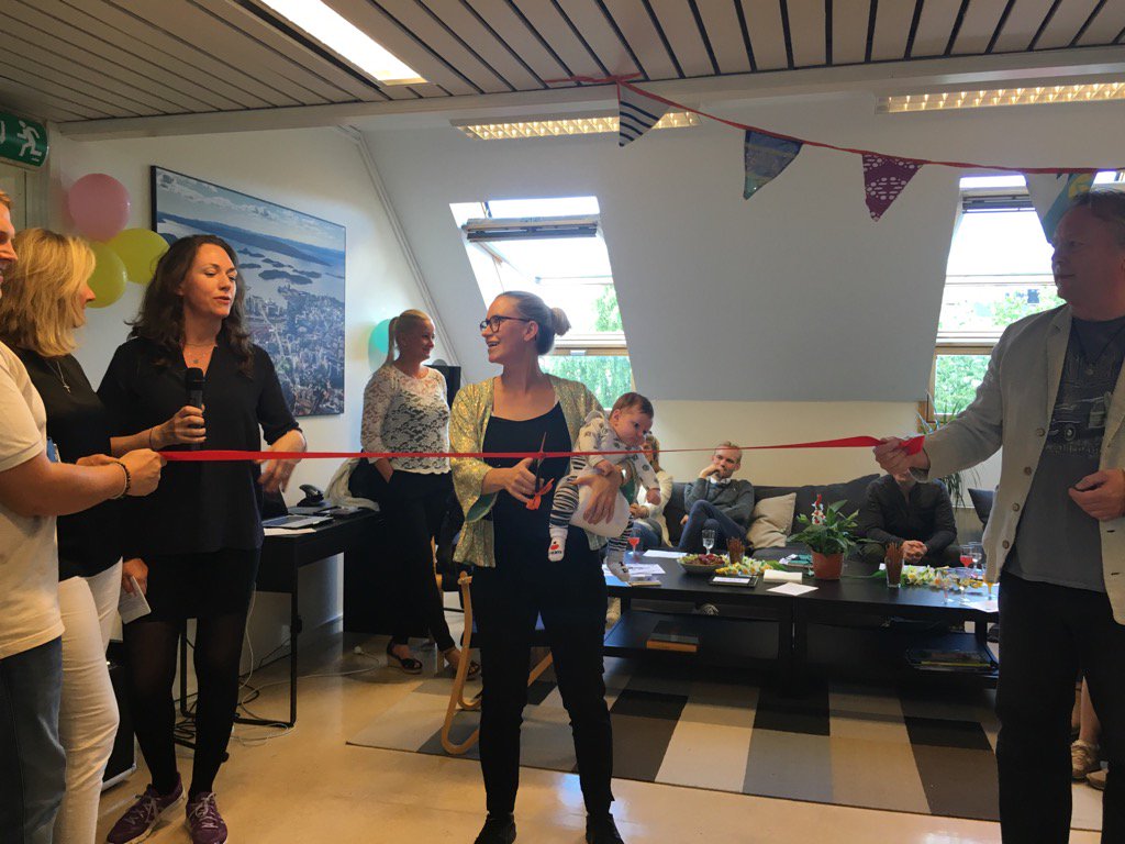 Her klippes den røde snora for Ung Arena. <a href="/BydelGamleOslo/">Bydel Gamle Oslo</a> <a href="/Oslobystyre/">Klassebevisst Bystyre🔻🇵🇸</a> #ungarena <a href="/MHelse/">Mental Helse</a>