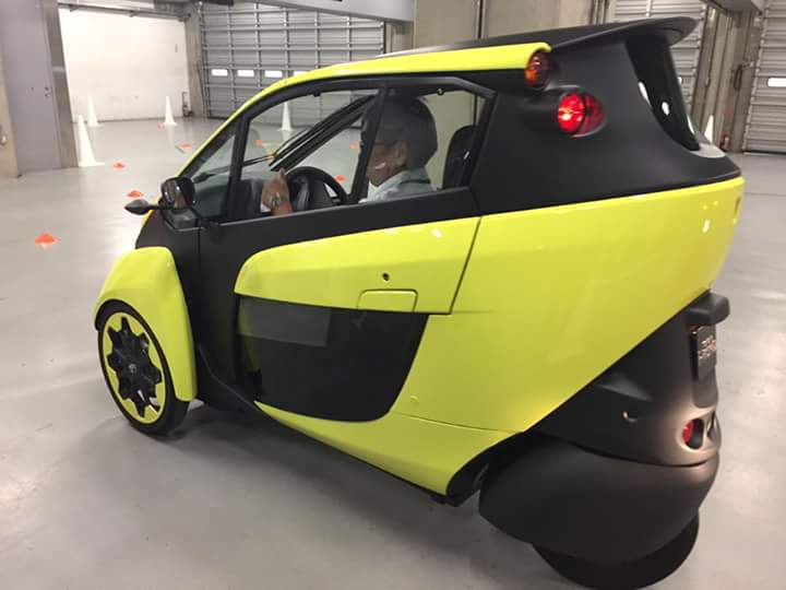 Ийм нэг жижиг цахилгаанаар цэнэглэдэг машинтай бол түгжрээд зогсоод бхгүй сүлжээд сүлжээд хурдан явнадаа :-)