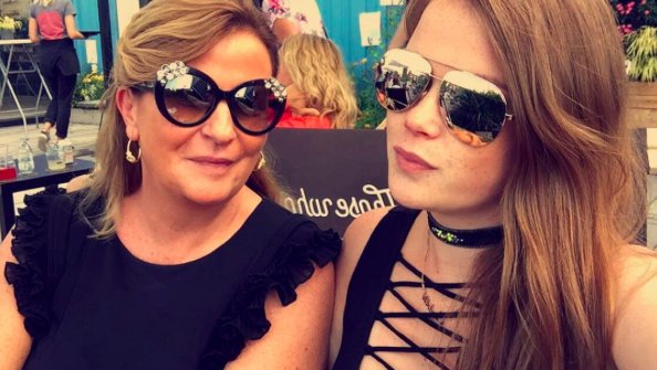 WallecanC's tweet photo. The choker is back on track #choker #fashionblog https://t.co/OW8yKlJR3U https://t.co/a2xBXzOeZt