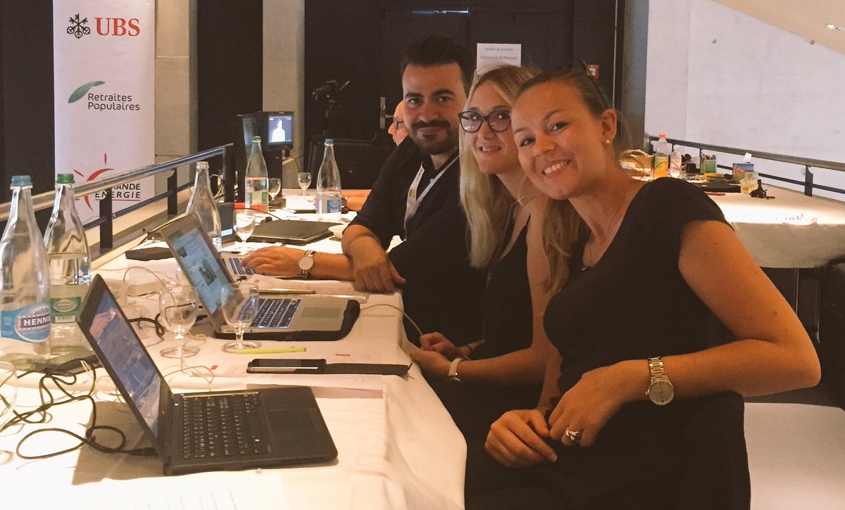 MyriamPichard's tweet photo. Le #DreamTeam dans la #socialroom au #FOROM2016 @Elitia_Agency https://t.co/A7JxU2Idj6