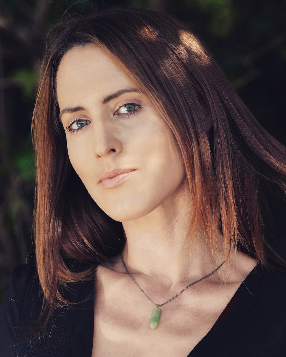 ElleWood9's tweet photo. #headshot #actress #photography https://t.co/yYXXmKzVeW