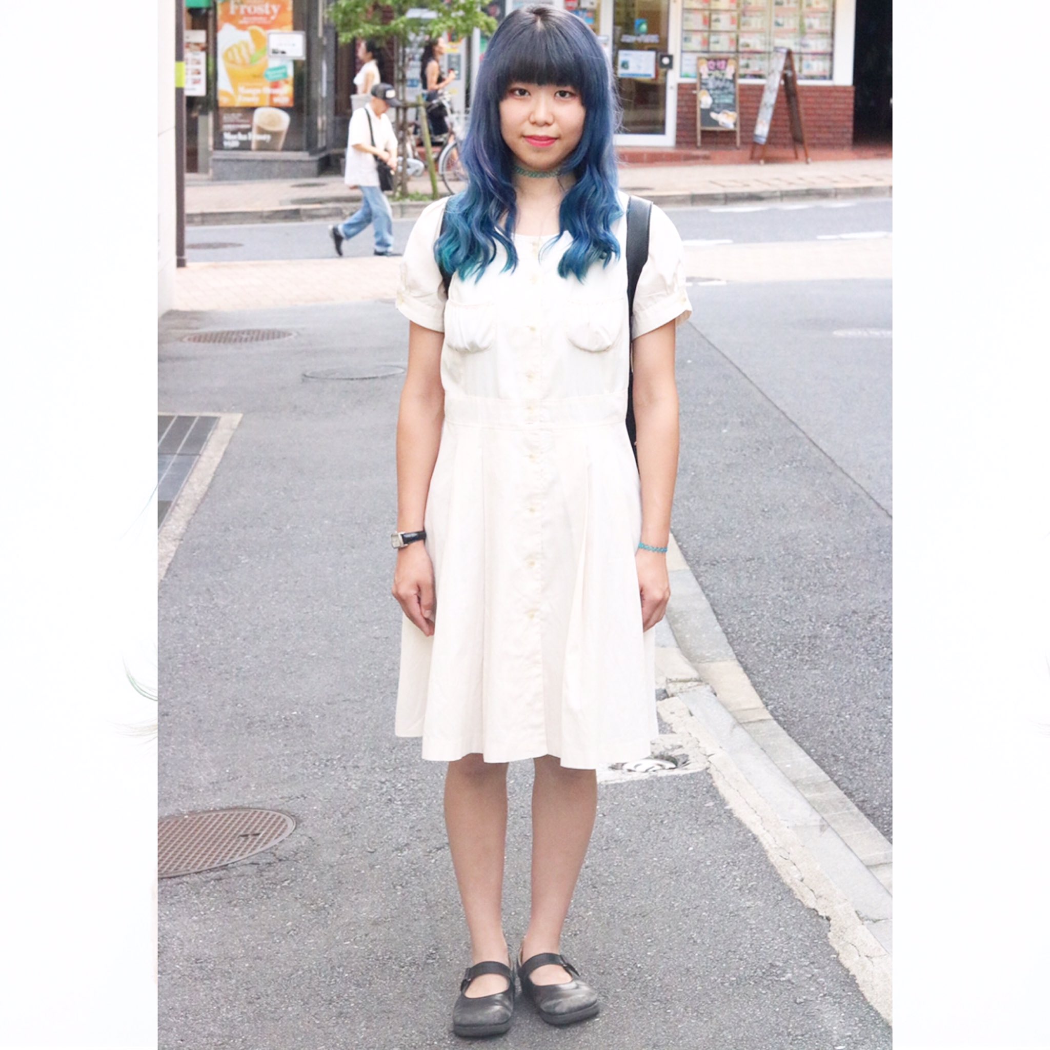 Natsuhiro Yamamoto 青髪少女降臨 グレーからパステルブルーブルーブルーラベンダーの3色 この髪色にするには3 4回ブリーチ必要だよ ちなみにブリーチ回数による青色の染まりの目安は １回緑になる ２回ネイビーブルーなら ３回キレイに入る ４回水色も