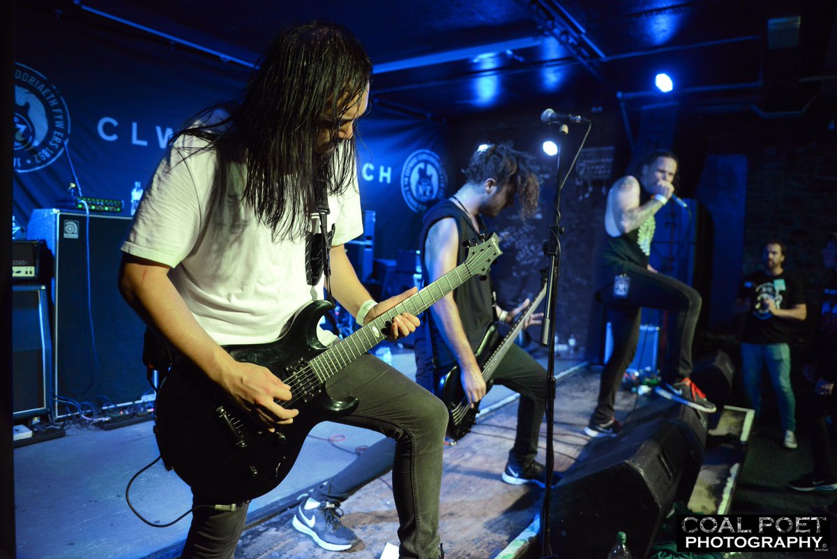 CoalPoetMedia's tweet photo. Still going through all the photos of great bands at #Throwfest2016 including @FHTTS #FeedHerToTheSharks #CoalPoet https://t.co/hKsJqr1rZA
