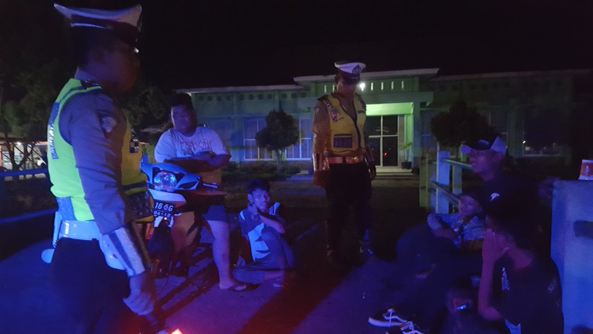 okta_belly's tweet photo. Himbau anak2 dibawah umur yg berpotensi  balap liar https://t.co/l1SgG3xakv